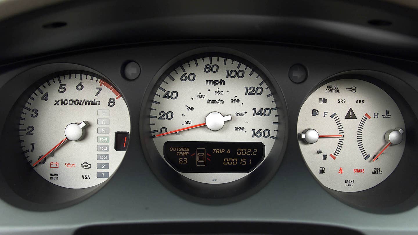 The gauges of the 2002-2003 3.2 TL Type S.