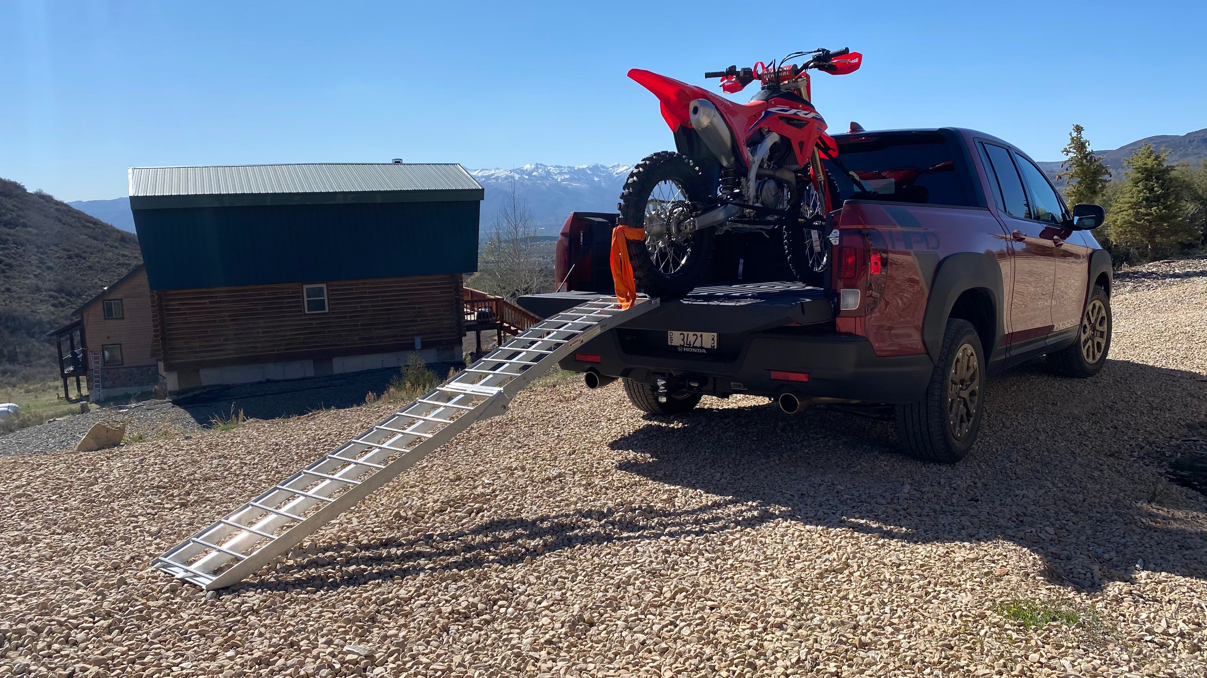 Unloading the CRF450RX.