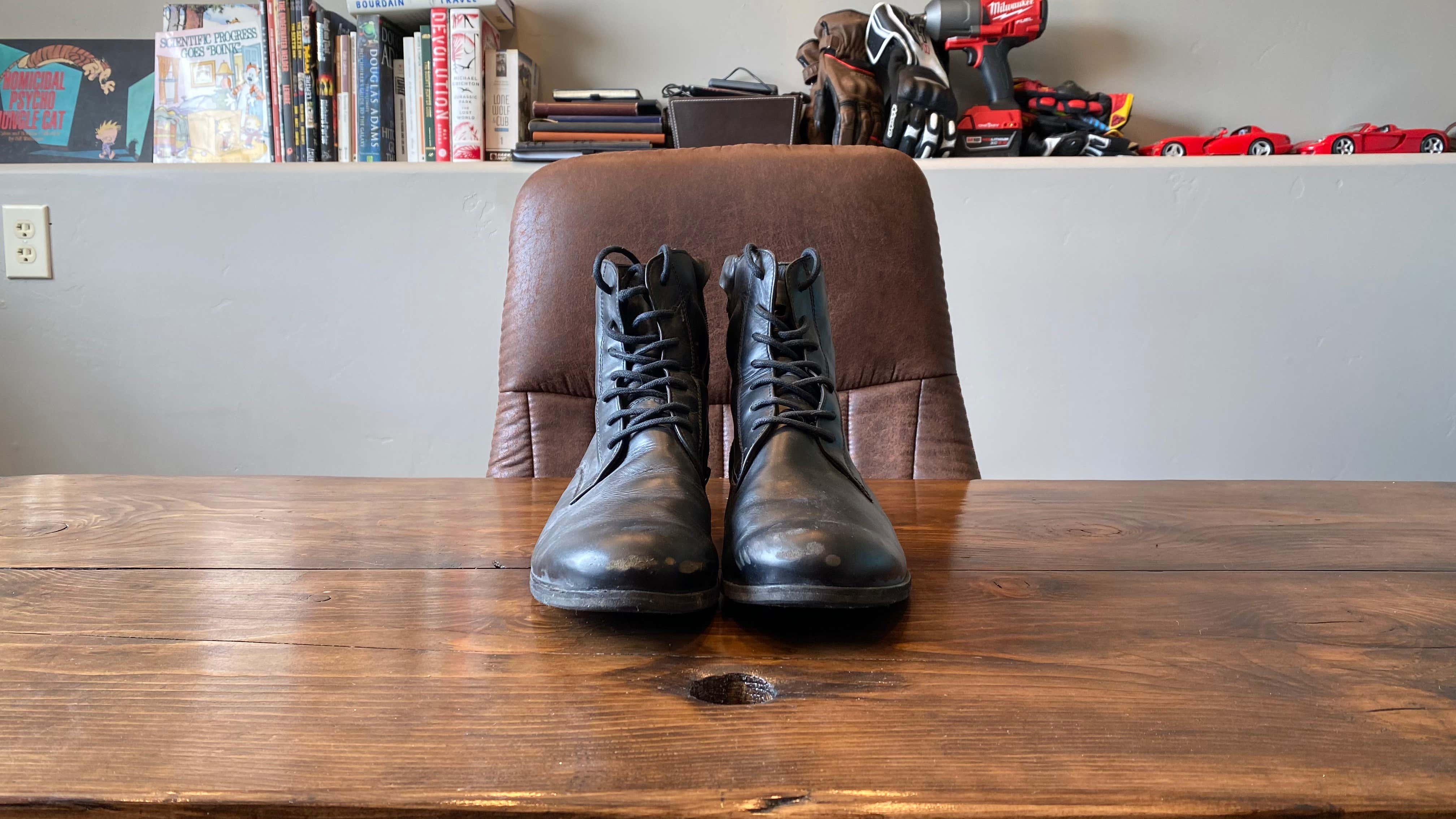 Style motorcycle boots.