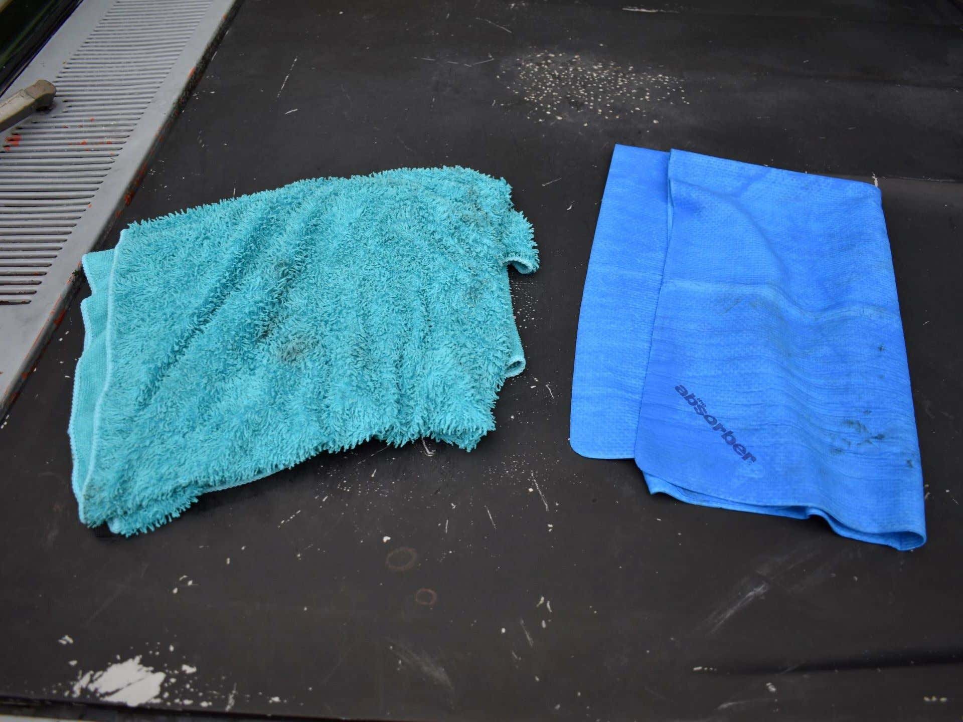 A microfiber towel on the left compared to a blue Absorber chamois on the right.