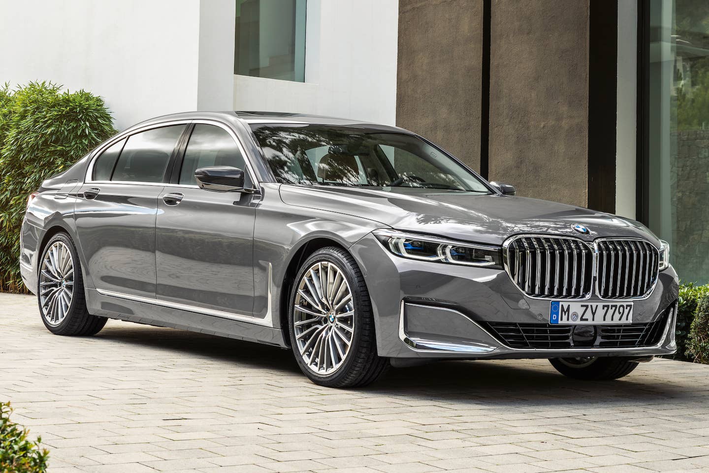 message-editor%2F1642526628745-p90333086_highres_the-new-bmw-7-series.jpg