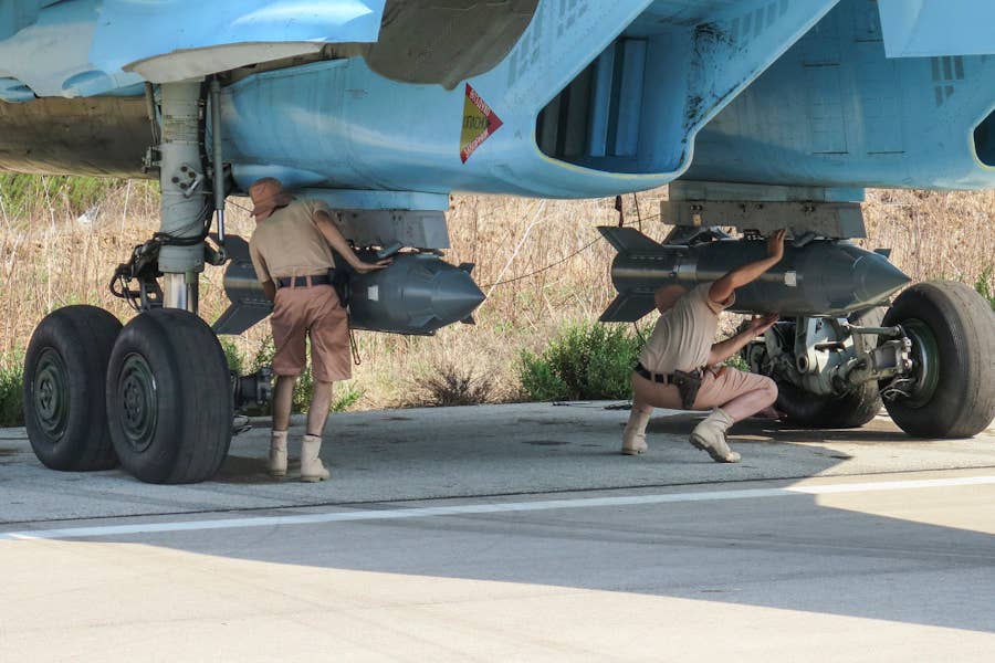 message-editor%2F1642546825024-fixing_kab-500s_guided_bombs_to_a_sukhoi_su-34_at_latakia_1.jpg