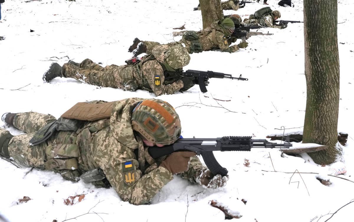 message-editor%2F1643231673831-ukraine-territorial-defense-rifles.jpg