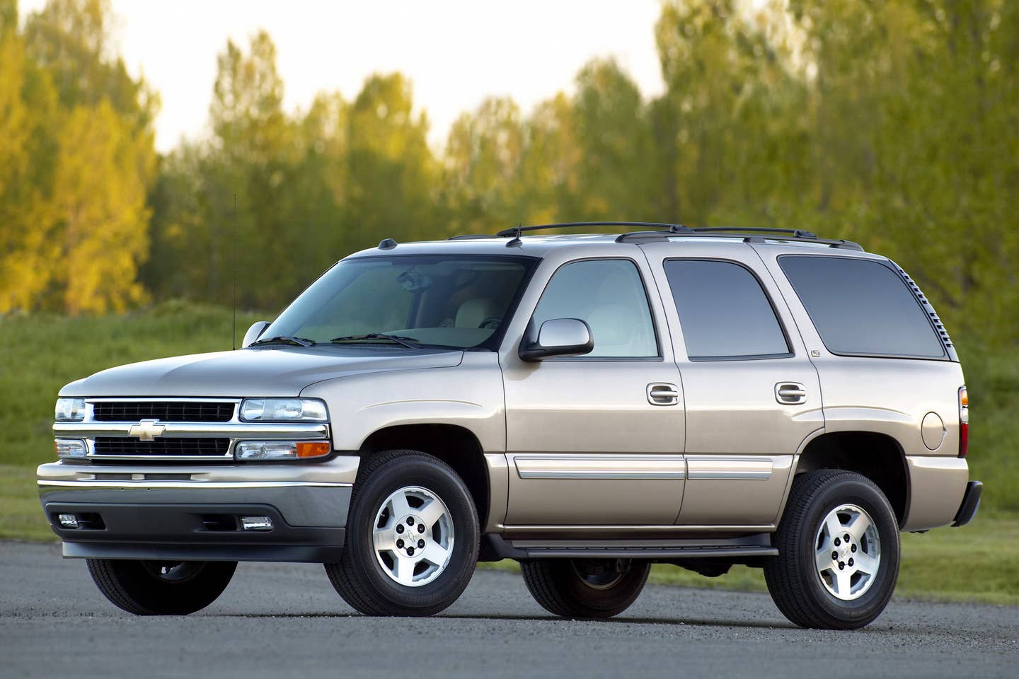message-editor%2F1643643513839-wallpapers_chevrolet_tahoe_2000_1.jpeg