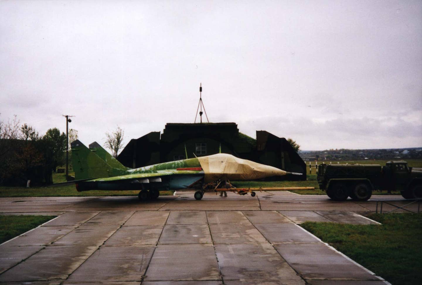 message-editor%2F1646834770427-moldovan_mig-29_being_towed_by_a_truck.jpg