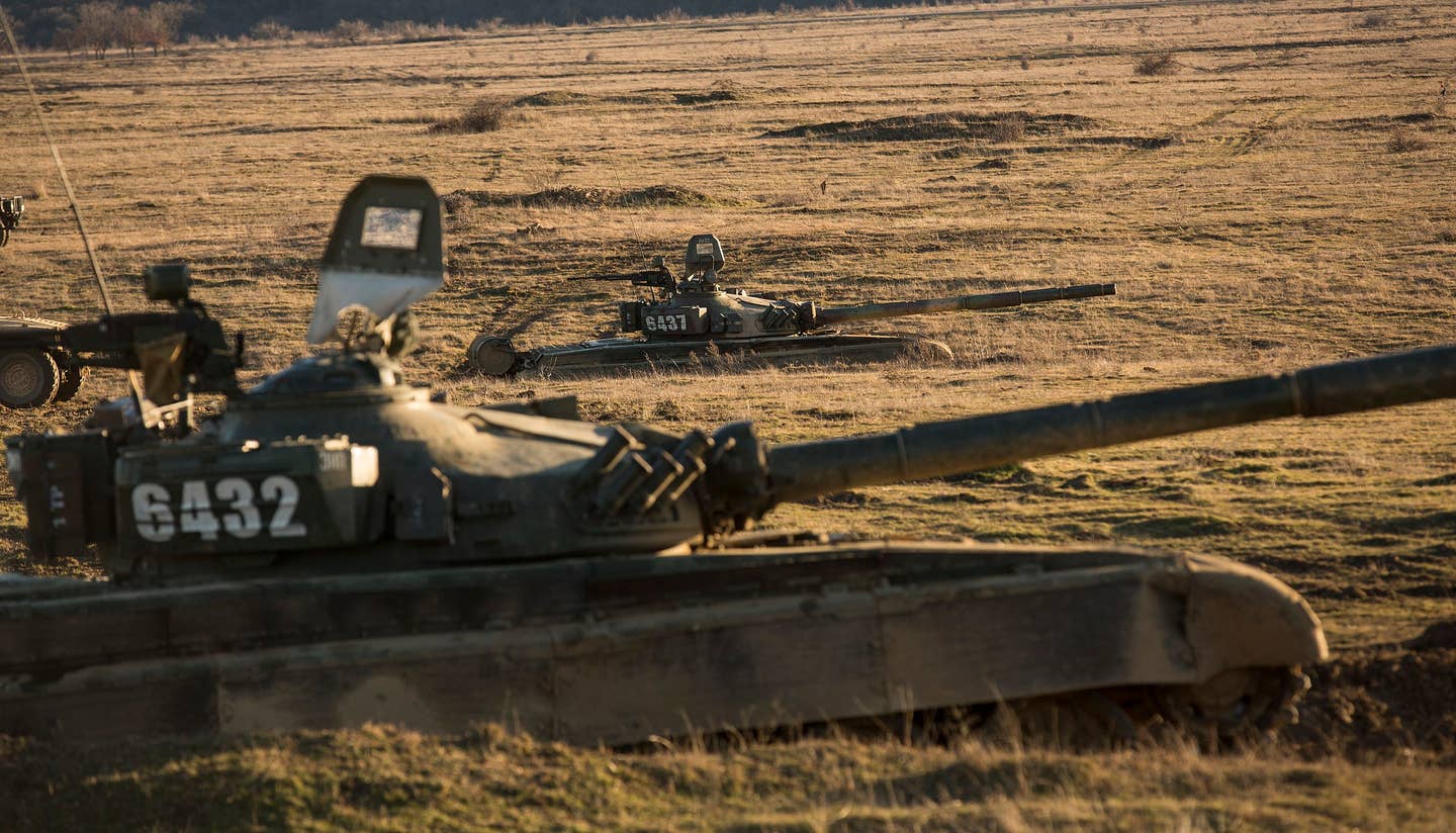 message-editor%2F1649022008170-2560px-bulgarian_u.s._tanks_roll_side-by-side_to_conclude_platinum_lion_16-2_160114-m-tv331-150.jpg