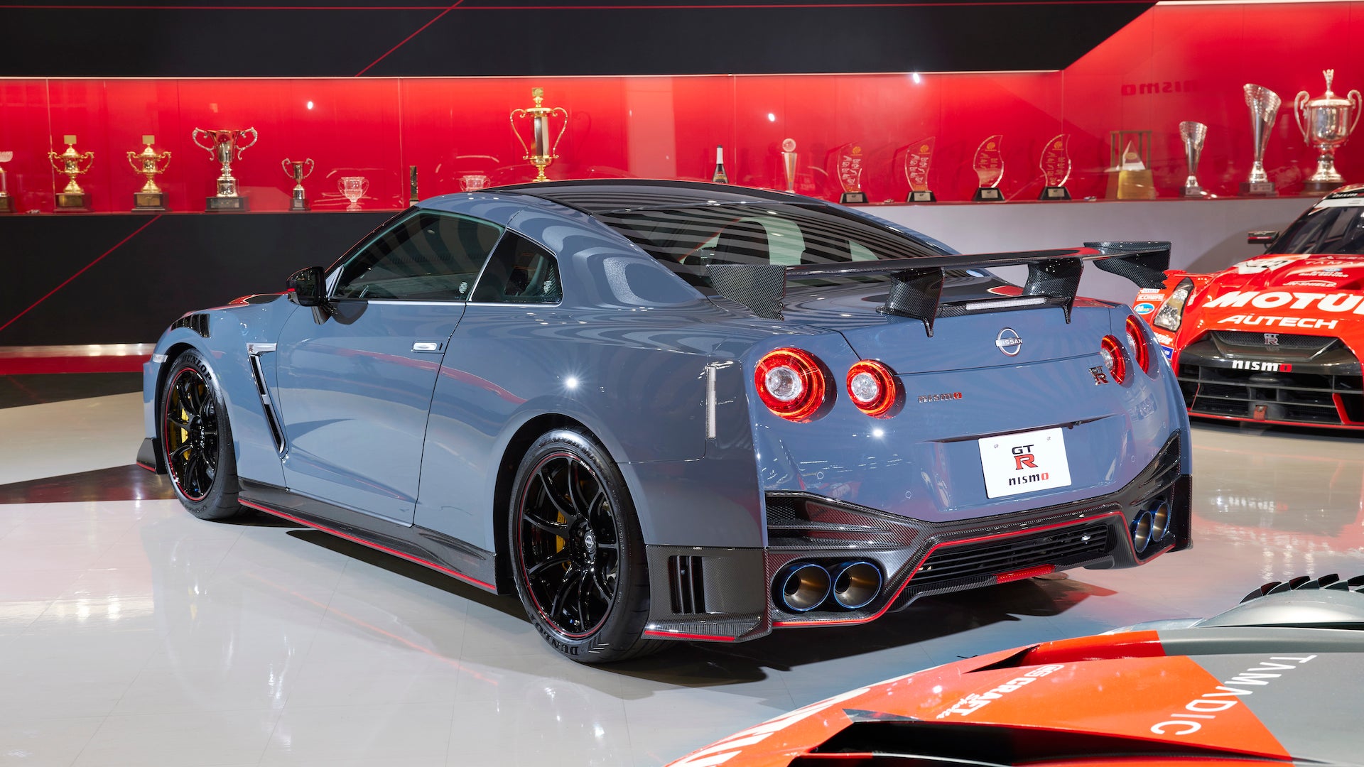 Nissan GT-R Nismo Special Edition: A Carbon Hood and Nissan's New Logo Sum Up Godzilla's Latest