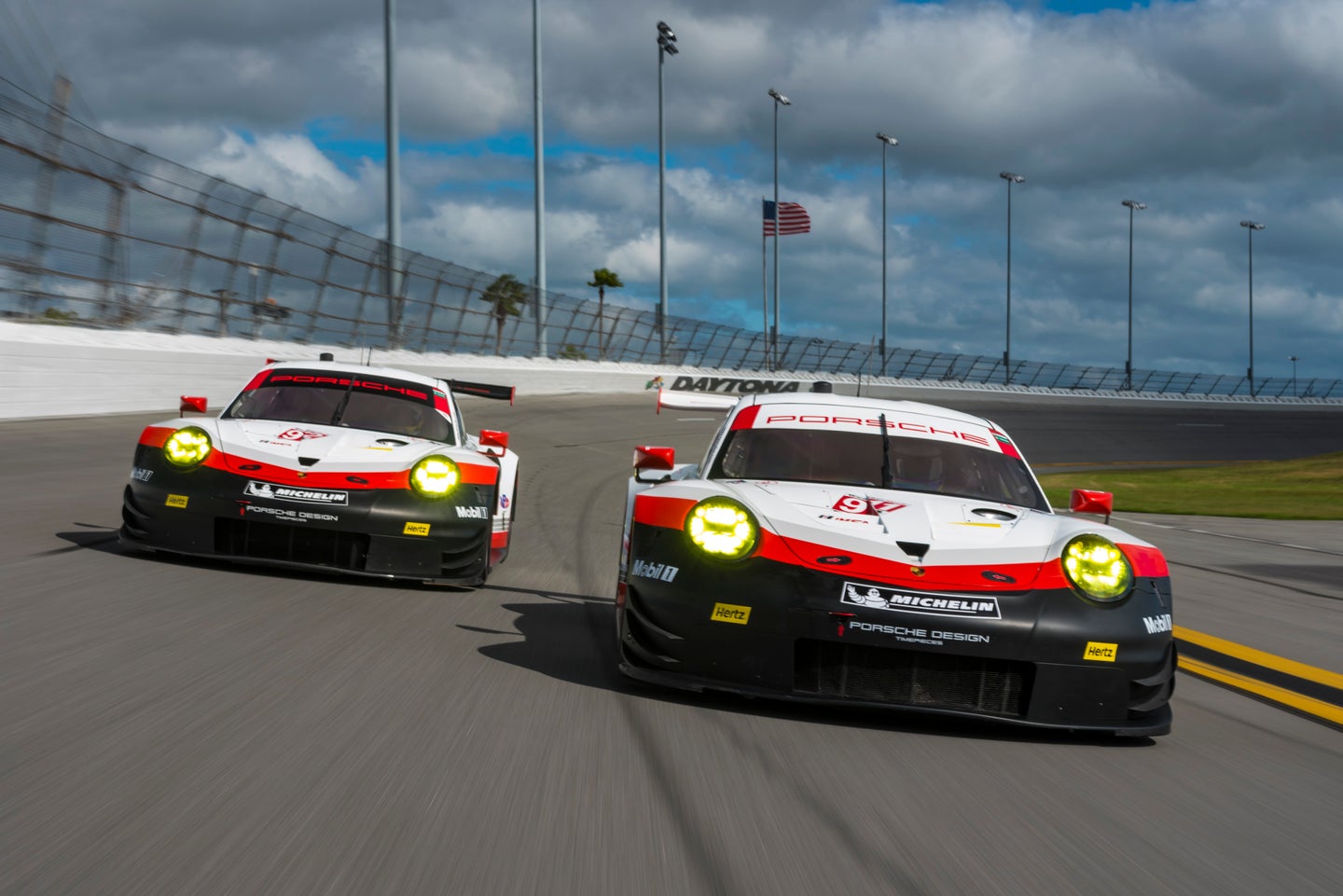 Porsche&#8217;s Mid-Engine 911 RSR Makes Public On Track Debut At Daytona