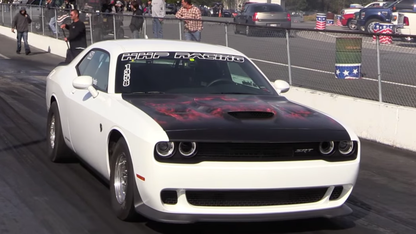 Watch a 1,000-HP Dodge Challenger Hellcat Destroy Its Axle at a Drag Strip