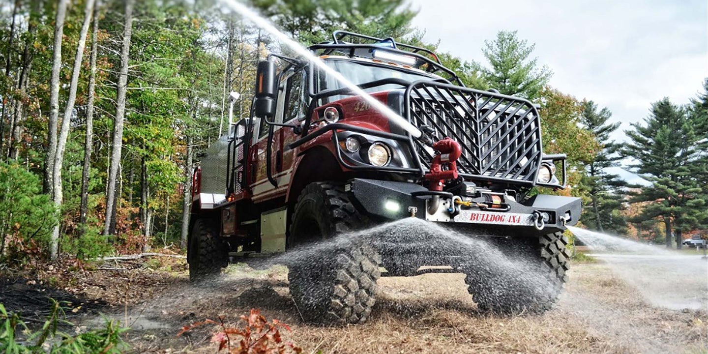 Bulldog 4&#215;4 Extreme Is the Off-Road Fire Truck of Our Dreams