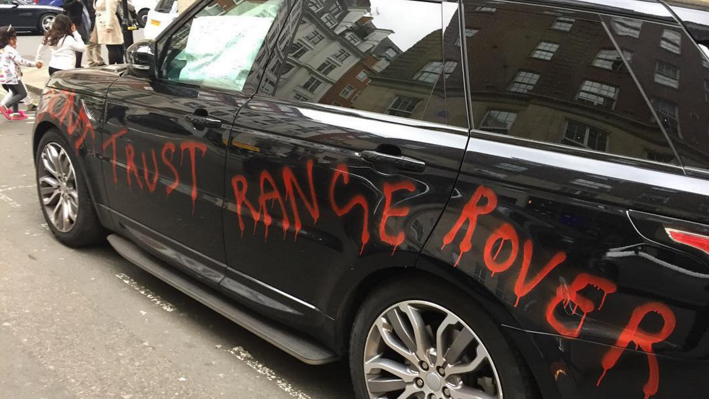 Range Rover Sport in London Graffitied With Complaints About SUV