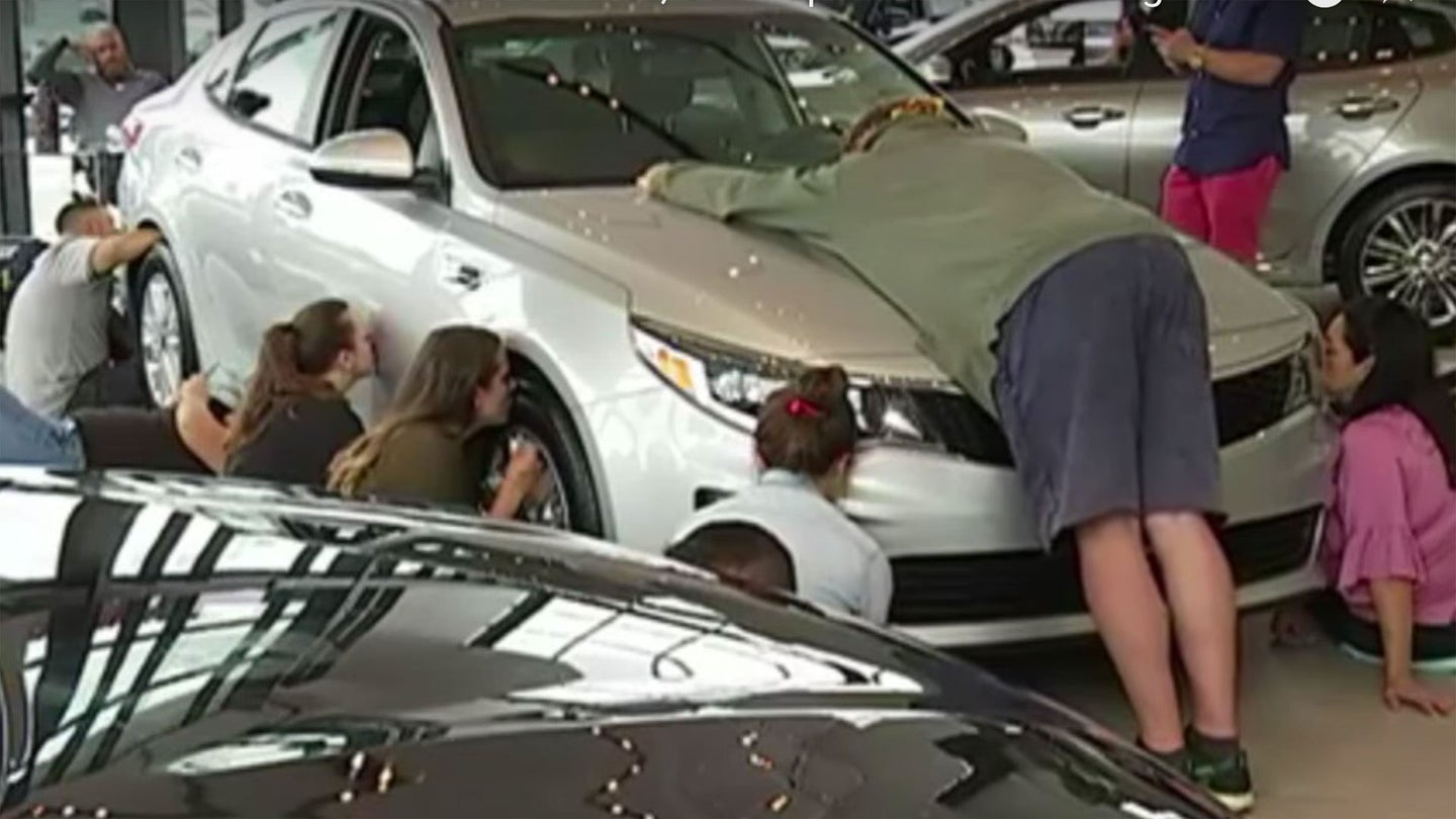 Watch These People Kissing a Kia for Hours in Texas Right Now