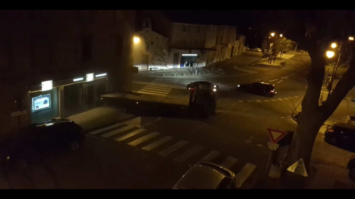 Watch this French Bank Heist Completely Fail When the Truck Gets Stuck