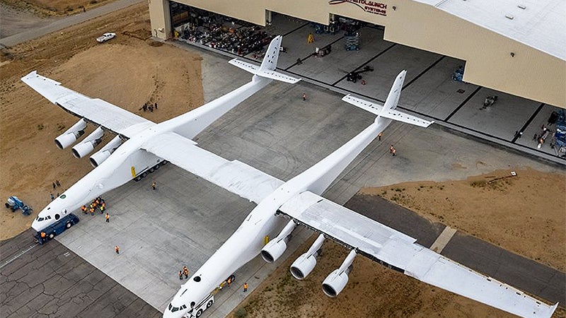 Stratolaunch&#8217;s Massive Mothership Rolls Out Of Its Nest For The First Time