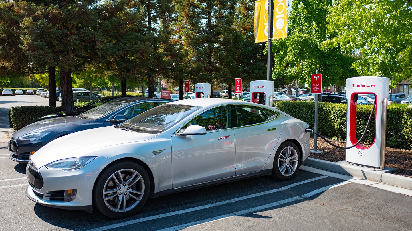 Tesla Retroactively Extends Free Lifetime Supercharging, Begins Referral Program