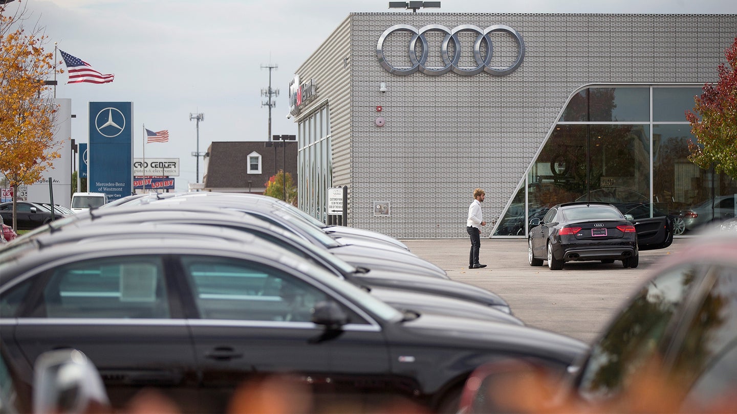 Under Pressure to Cut Prices, U.S. Car Dealers Still See Glass as Half Full