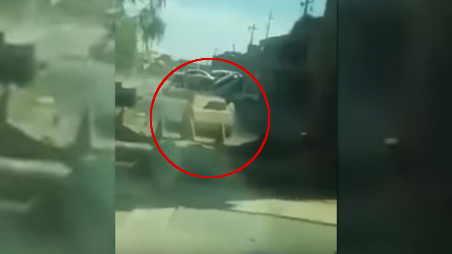 Watch This Iraqi Soldier Stop An ISIS Car Bomb With A Bulldozer