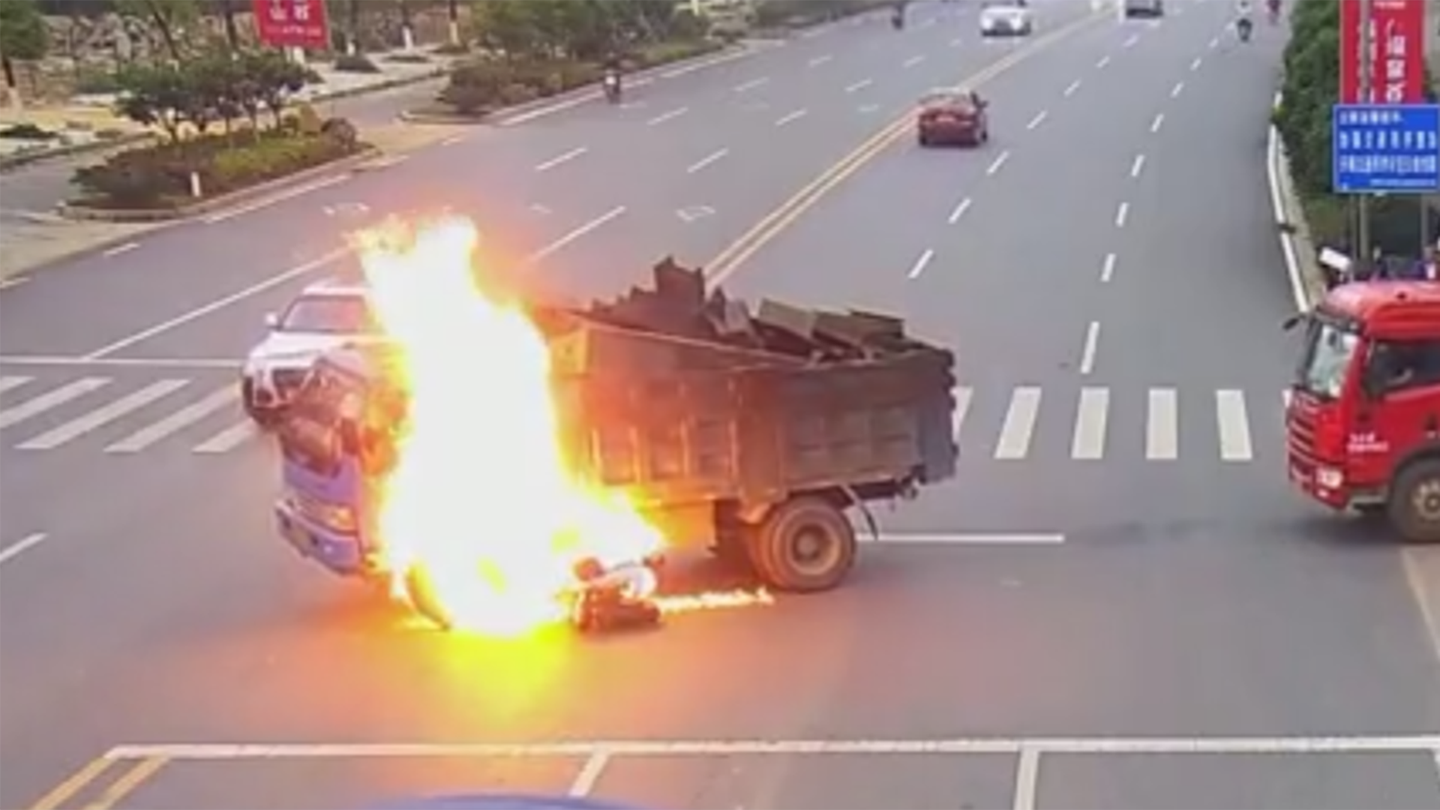 Motorcyclist Cheats Death After Smashing Into a Dump Truck’s Fuel Tank