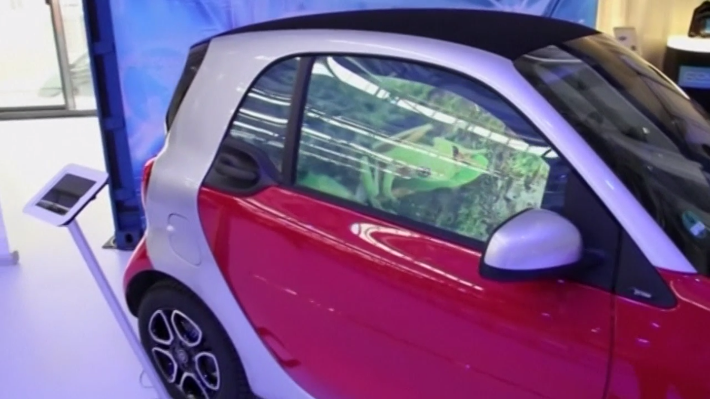 New ‘Smart Glass’ Tech Turns Car Windows into Video Screens