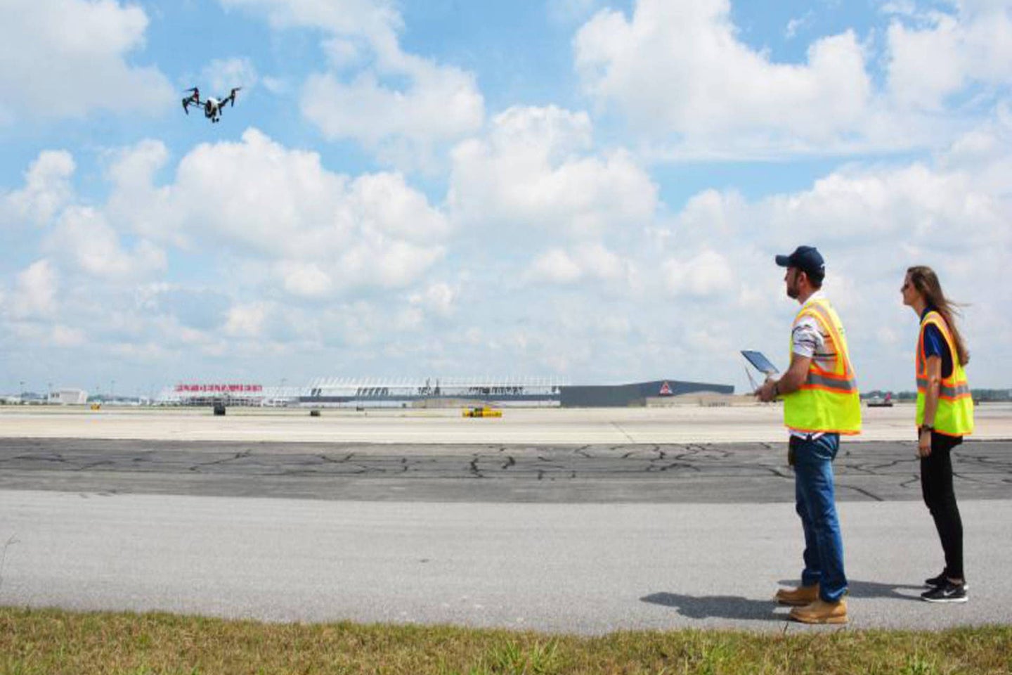 Atlanta&#8217;s Giant Airport Using Drones to Maintain Its Runways