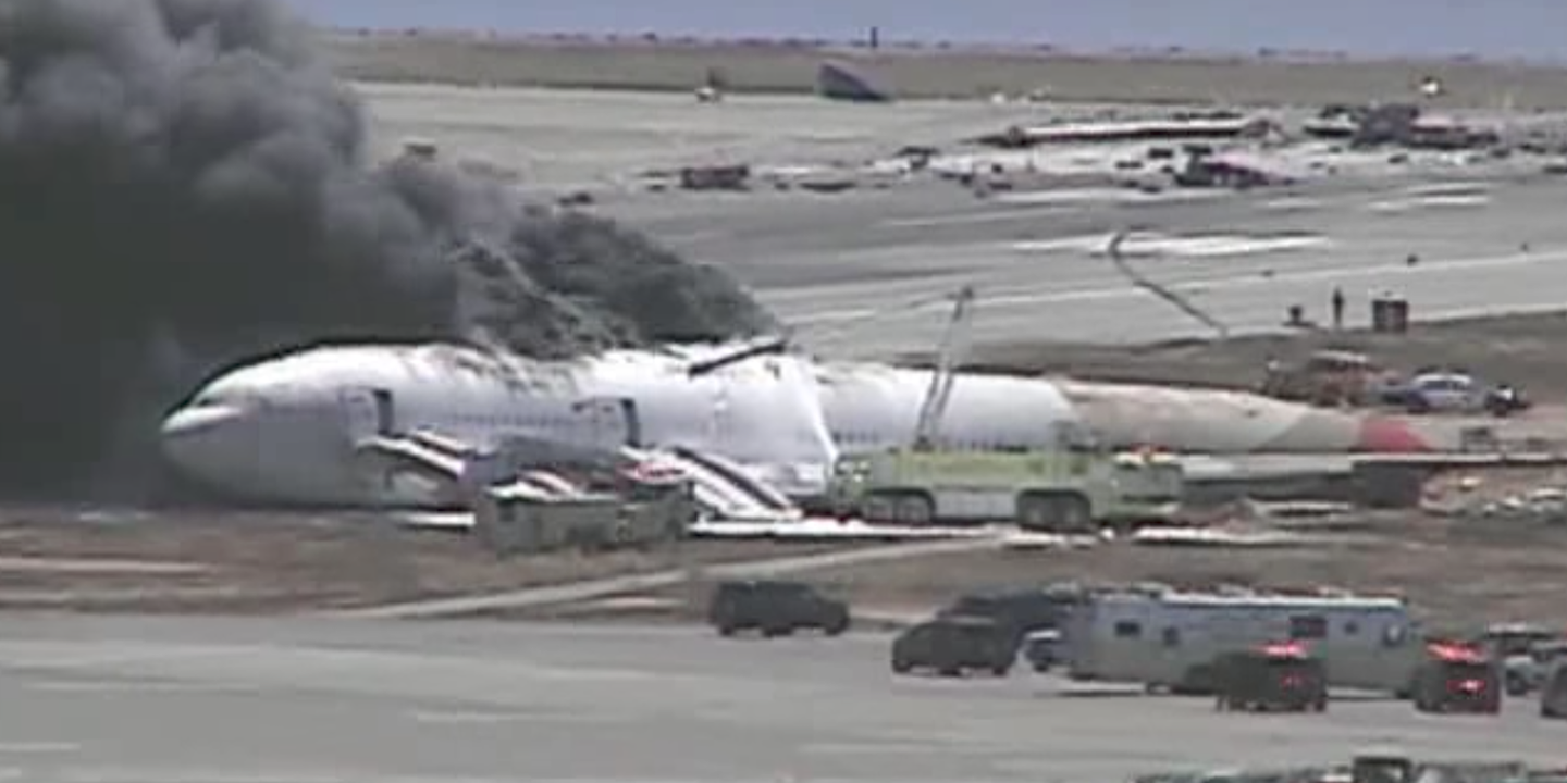 New Video Mysteriously Hits Web Showing 2013 Asiana 214 Plane Crash from Control Tower