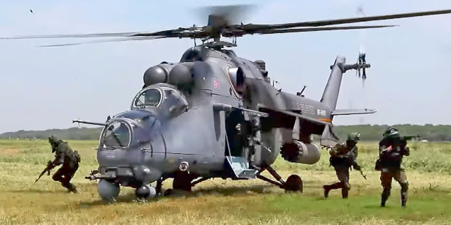 Watch This Russian Mi-35 Hind Do What No Other Attack Helicopter Can