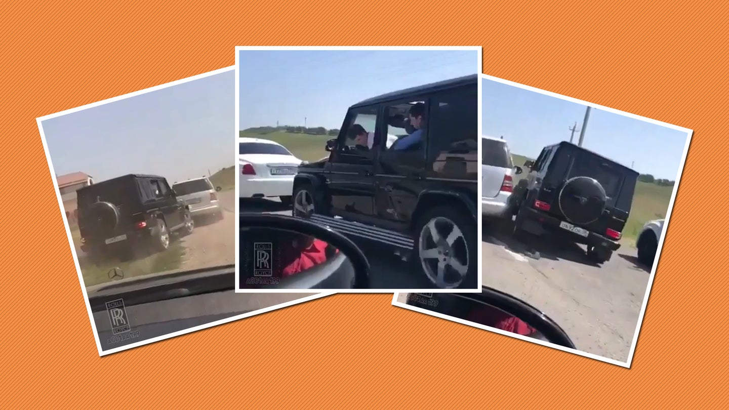 Watch These 2 Mercedes SUVs Repeatedly Hit Each Other