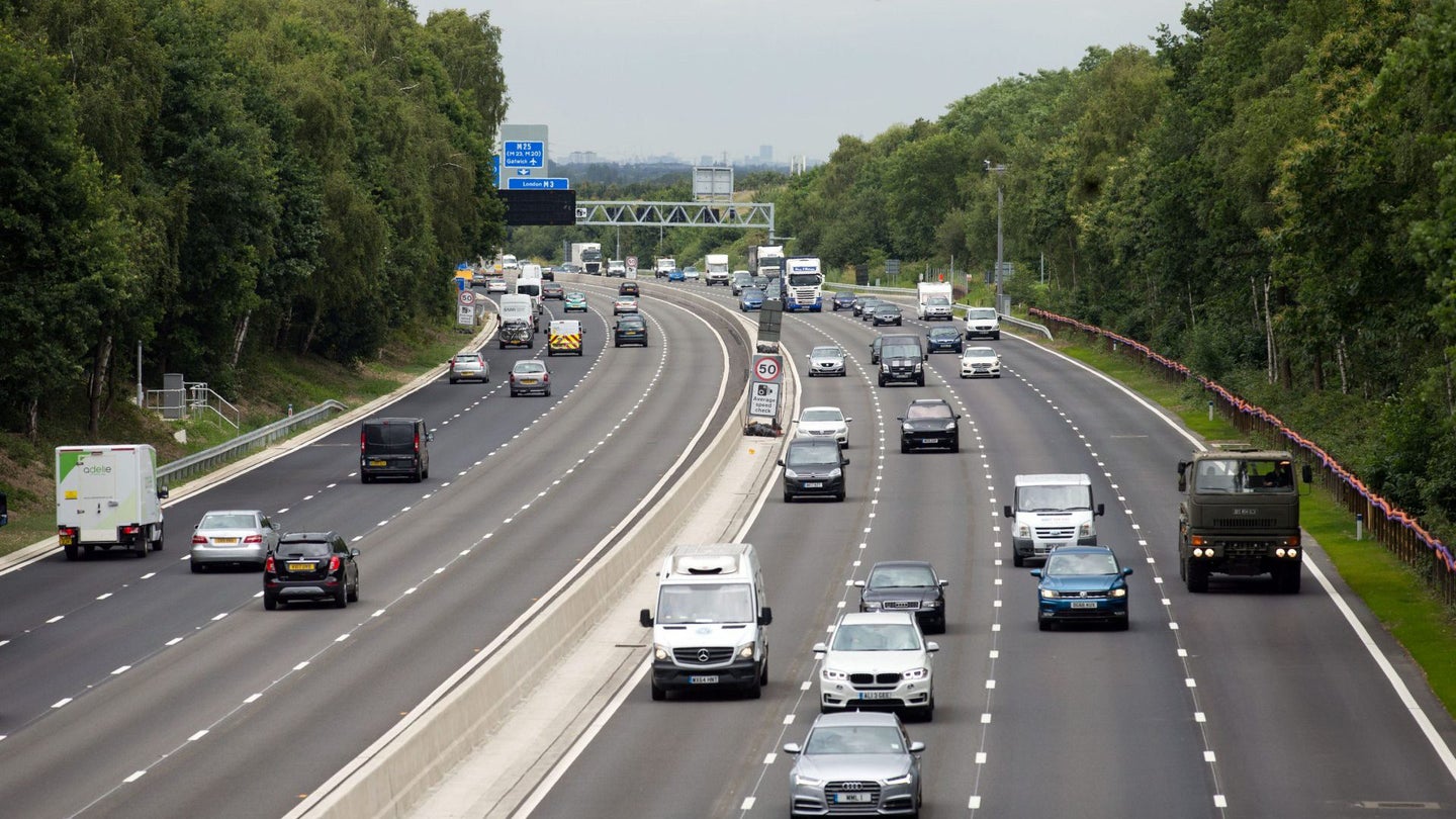 Smog Absorbing Canopies Over Motorways Are Being Considered in the U.K.