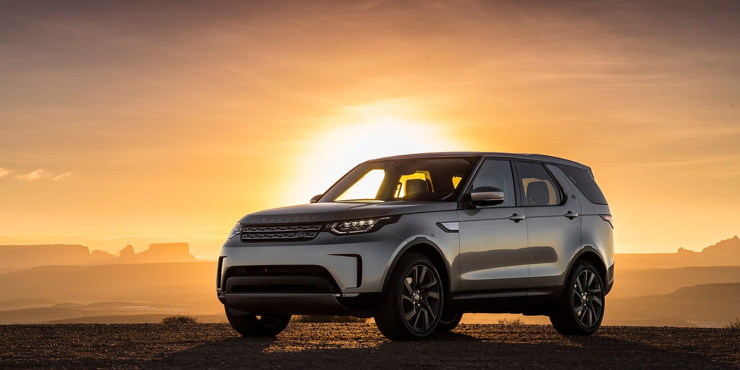 2017 Land Rover Discovery HSE Luxury Review: An SUV That Gets Stuff Done