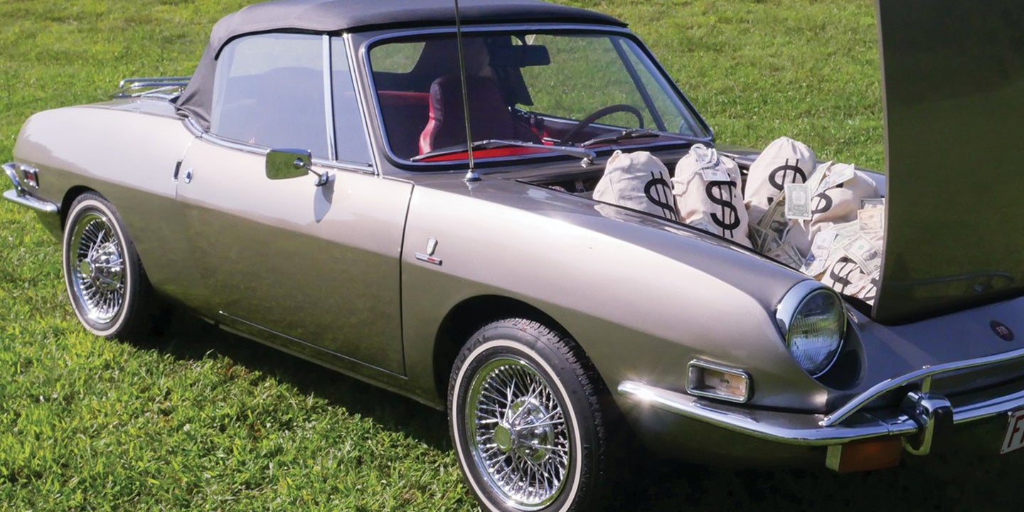 If You’re Feeling Lucky, Bid on This Fiat Spider with a Frunk Full of Cash