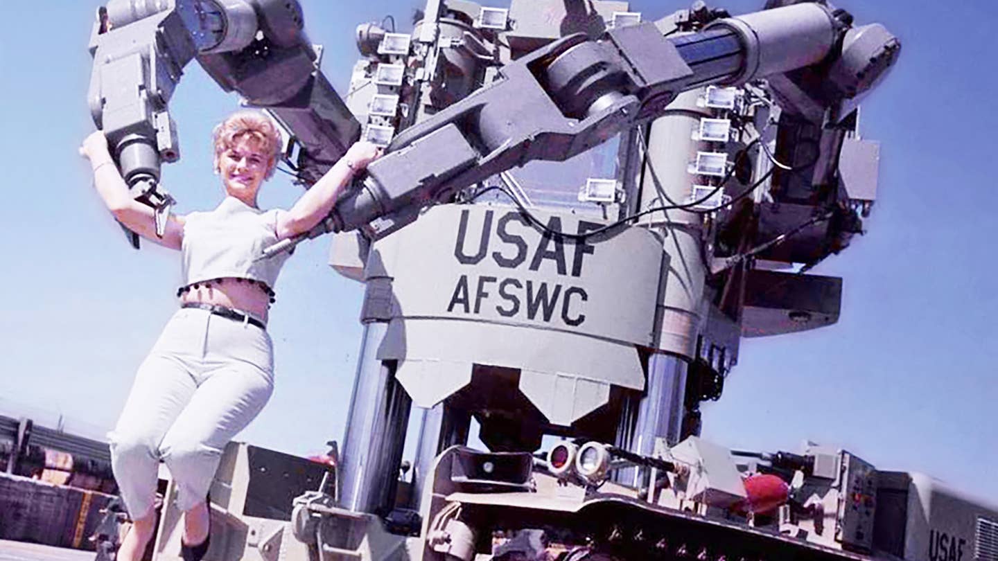 The First Giant Mecha Robot Fight Was Lame, But This Real Cold War Era Mecha Wasn&#8217;t