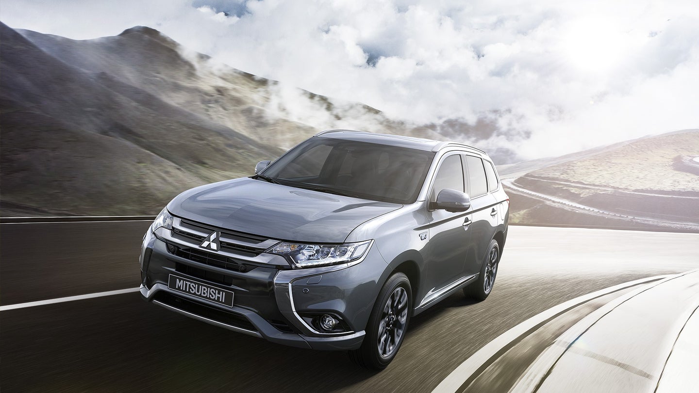 The Mitsubishi Outlander Plug-In Hybrid Is Finally Coming to the U.S.