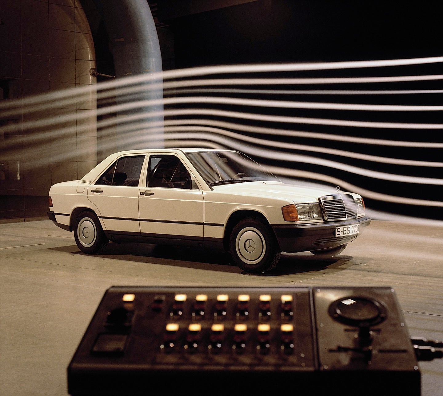 Vor 35 Jahren begründet der Mercedes-Benz W 201 die Geschichte der C-Klasse: Kompakter Revolutionär der Sicherheit