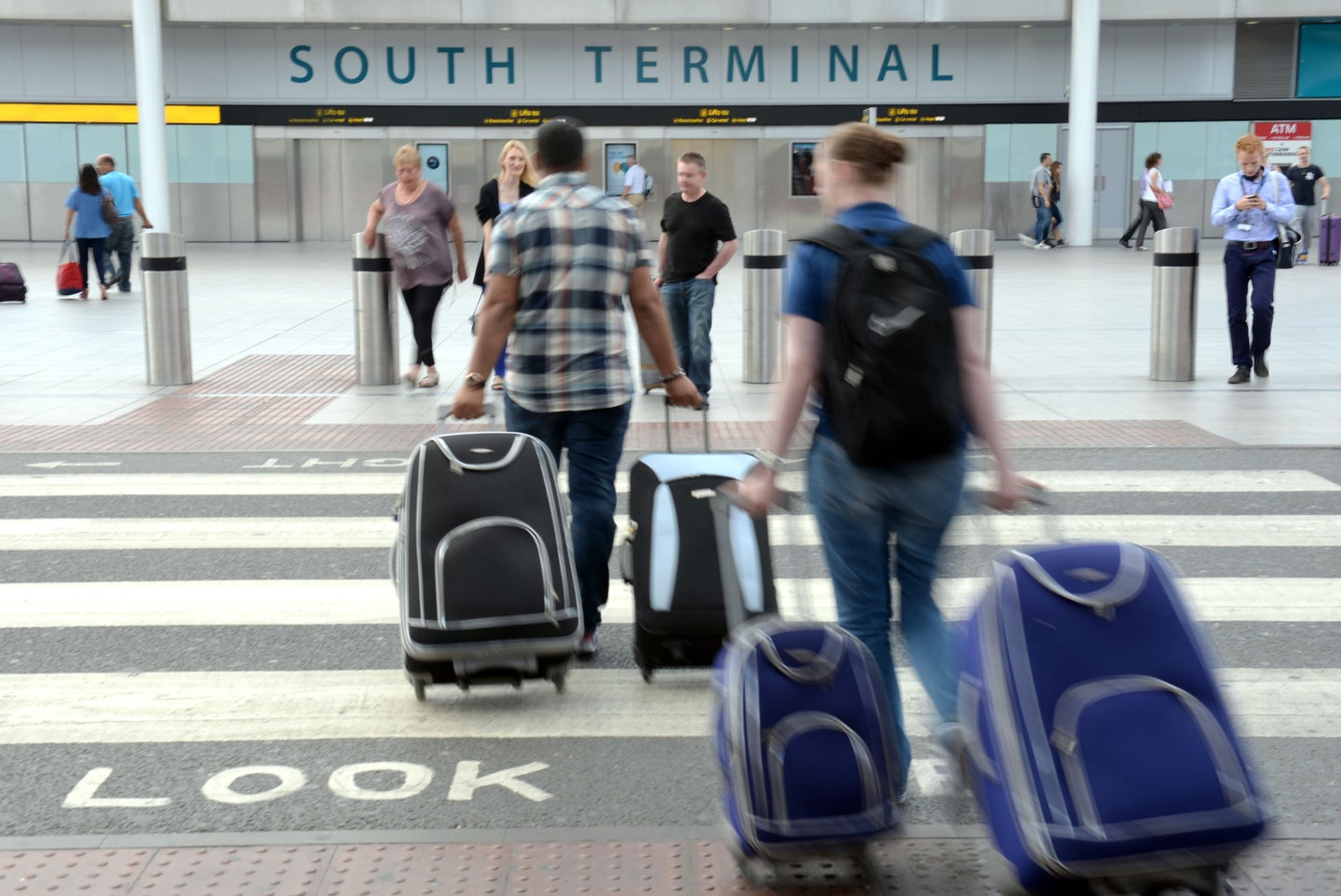 Include airline passengers' weight in luggage allowance, two in five say