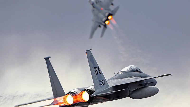 Airliners And F-15s Involved In Bizarre Encounter With Mystery Aircraft Over Oregon