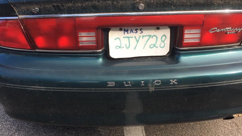 This License Plate Made with a Pizza Box and Magic Markers Doesn’t Fool Police