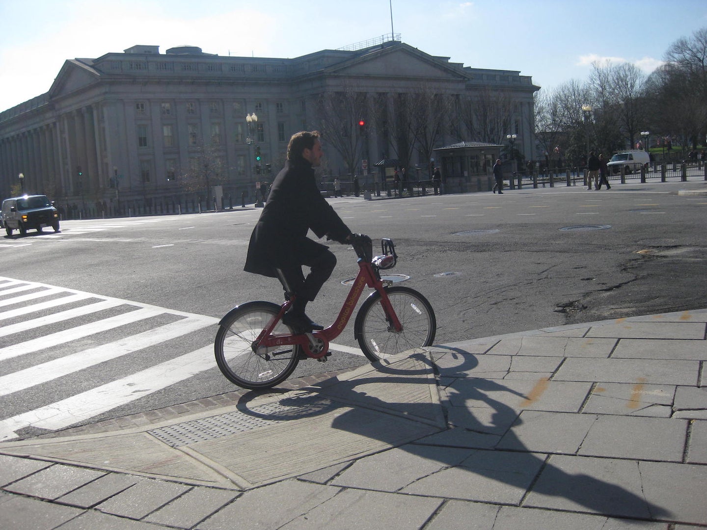 DC Police Urge Residents Not to Call 911 on Bike-Share Users
