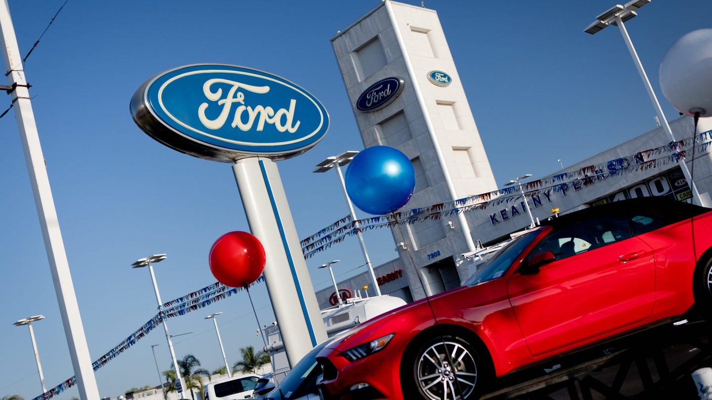 New Car Sales Continuing to Fall, Analysts Say