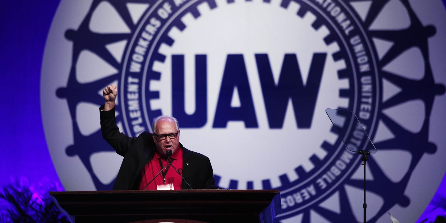 Fiat Chrysler Workers Sue Automaker and UAW Amid Probe