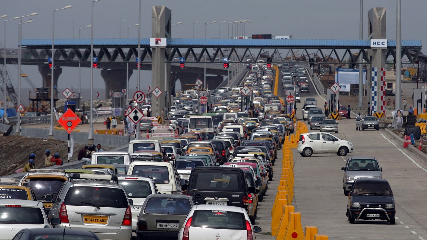 Uber Is Now Using Speedboats to Beat Mumbai&#8217;s Terrible Traffic Problem