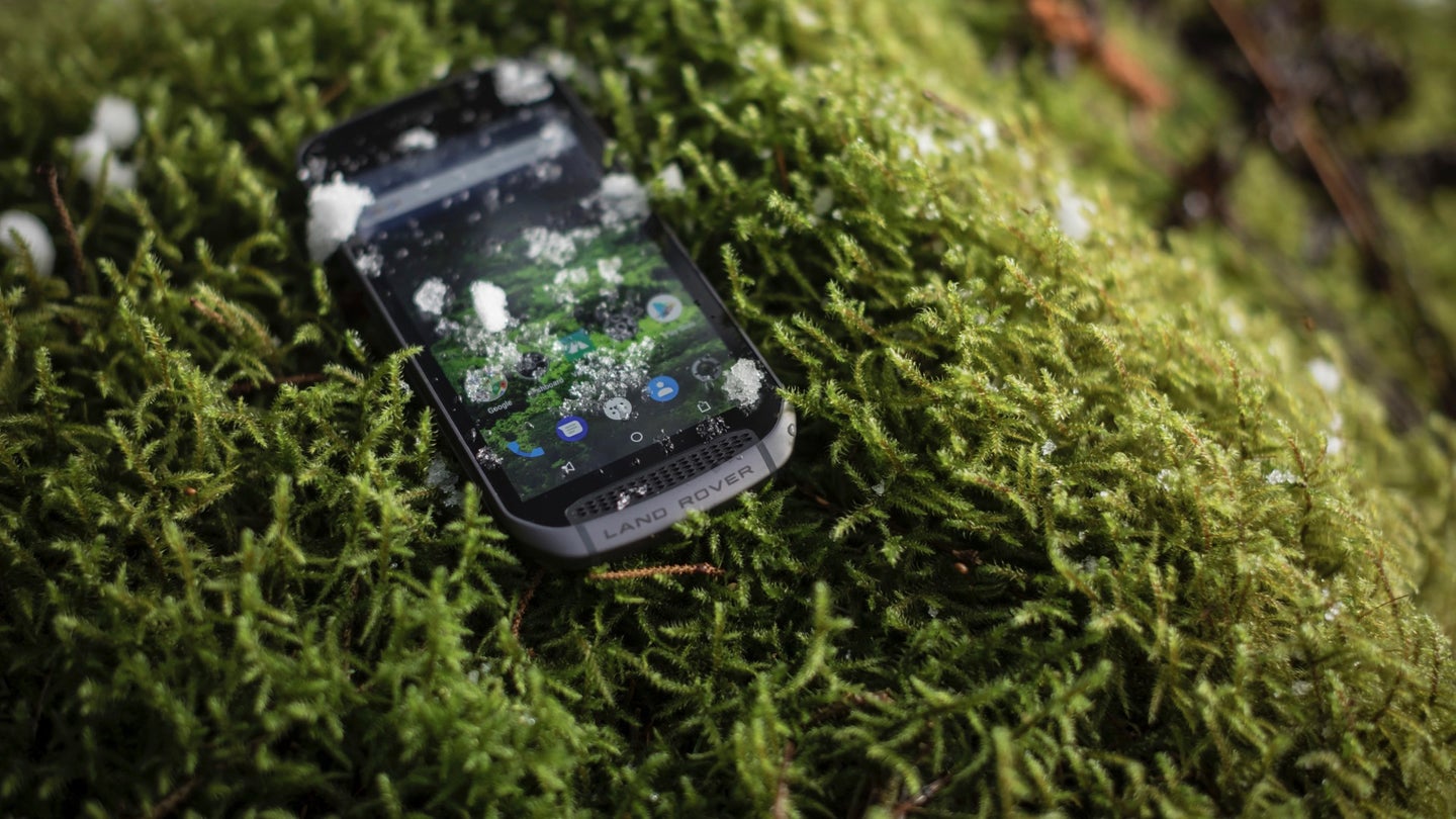 Land Rover Launches &#8216;Outdoor Adventure Smartphone&#8217;
