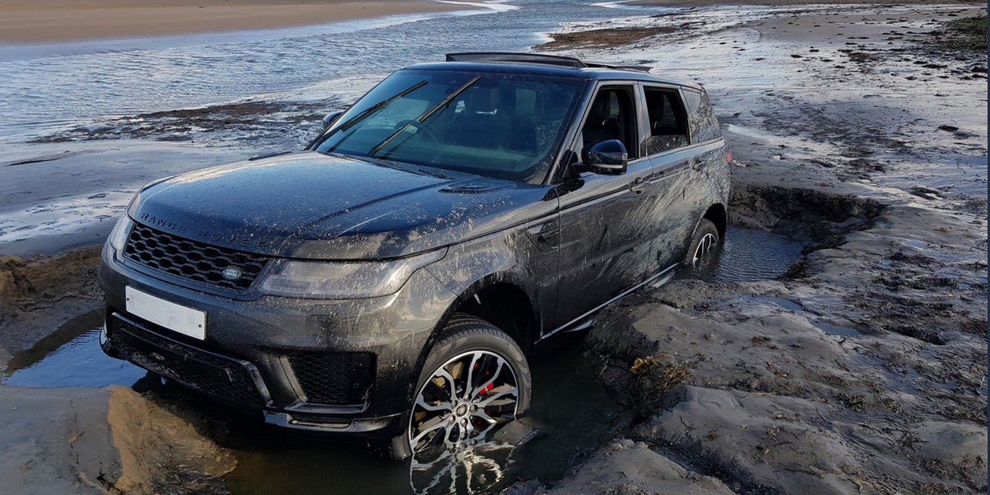 Ocean Destroys $82,000 Range Rover Sport After Stupid Tourists Get Stuck on Protected Beach