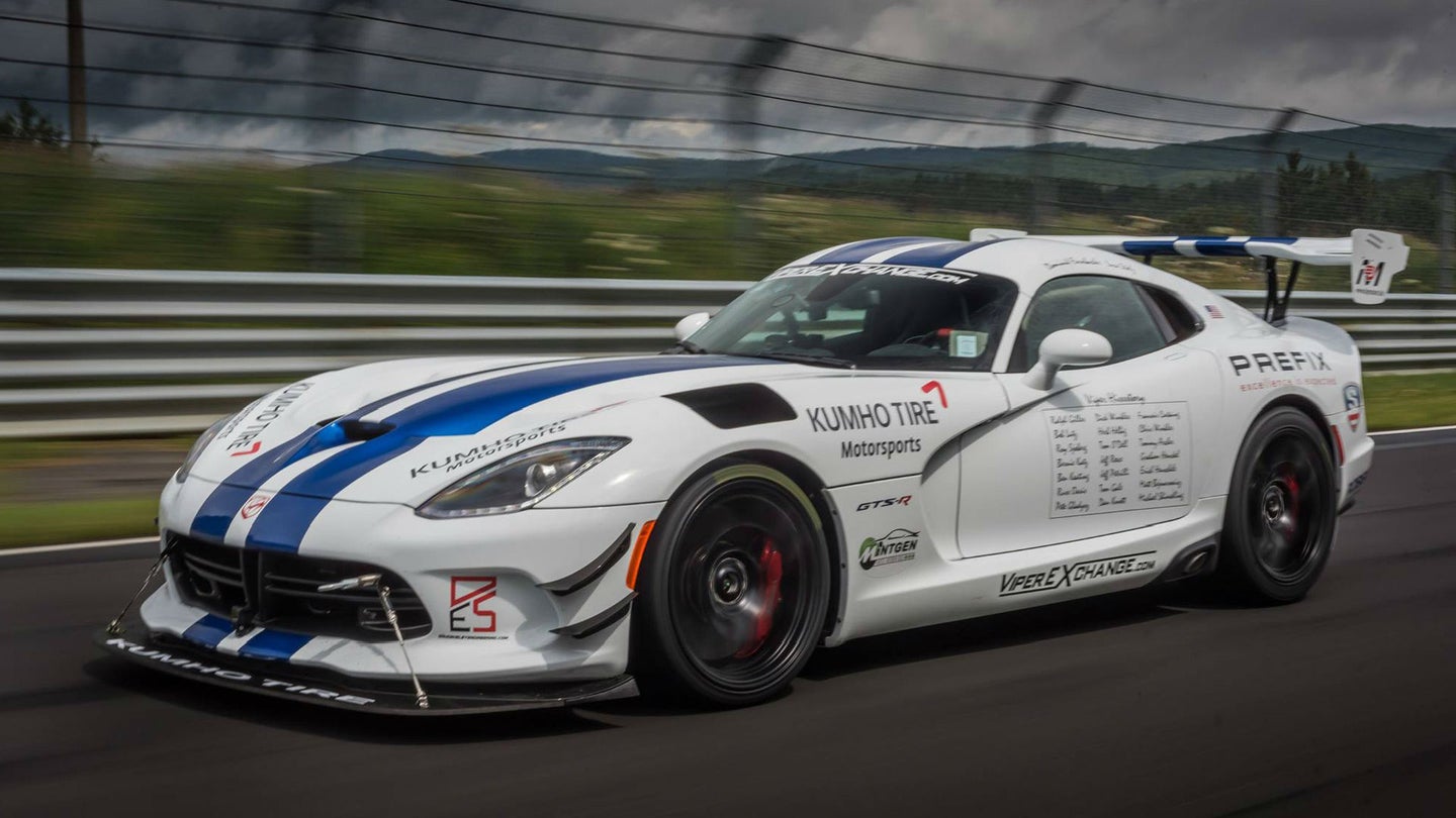 Watch a Bunch of Viper Enthusiasts Attempt to Break the Nürburgring Lap Record