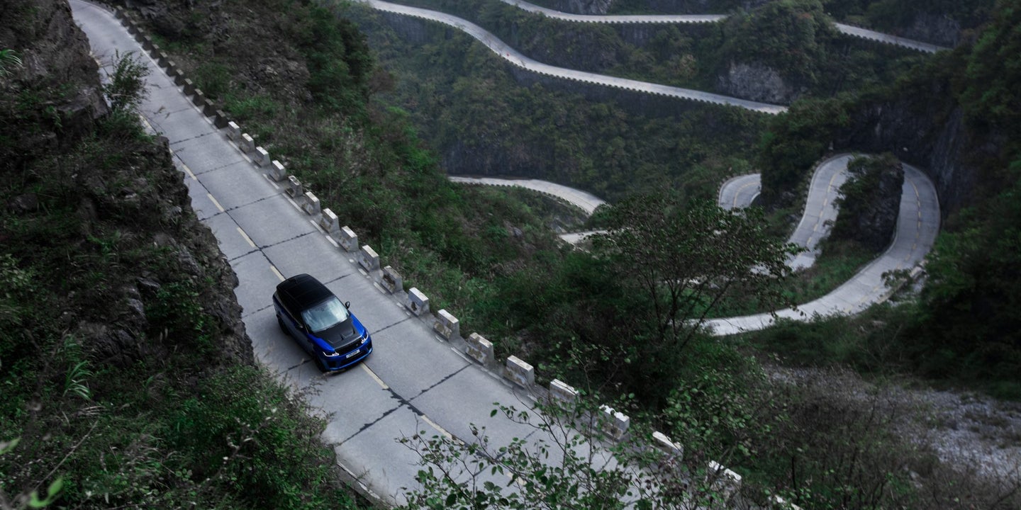 Watch the Range Rover Sport SVR Shred Tianmen Mountain’s 99 Turns