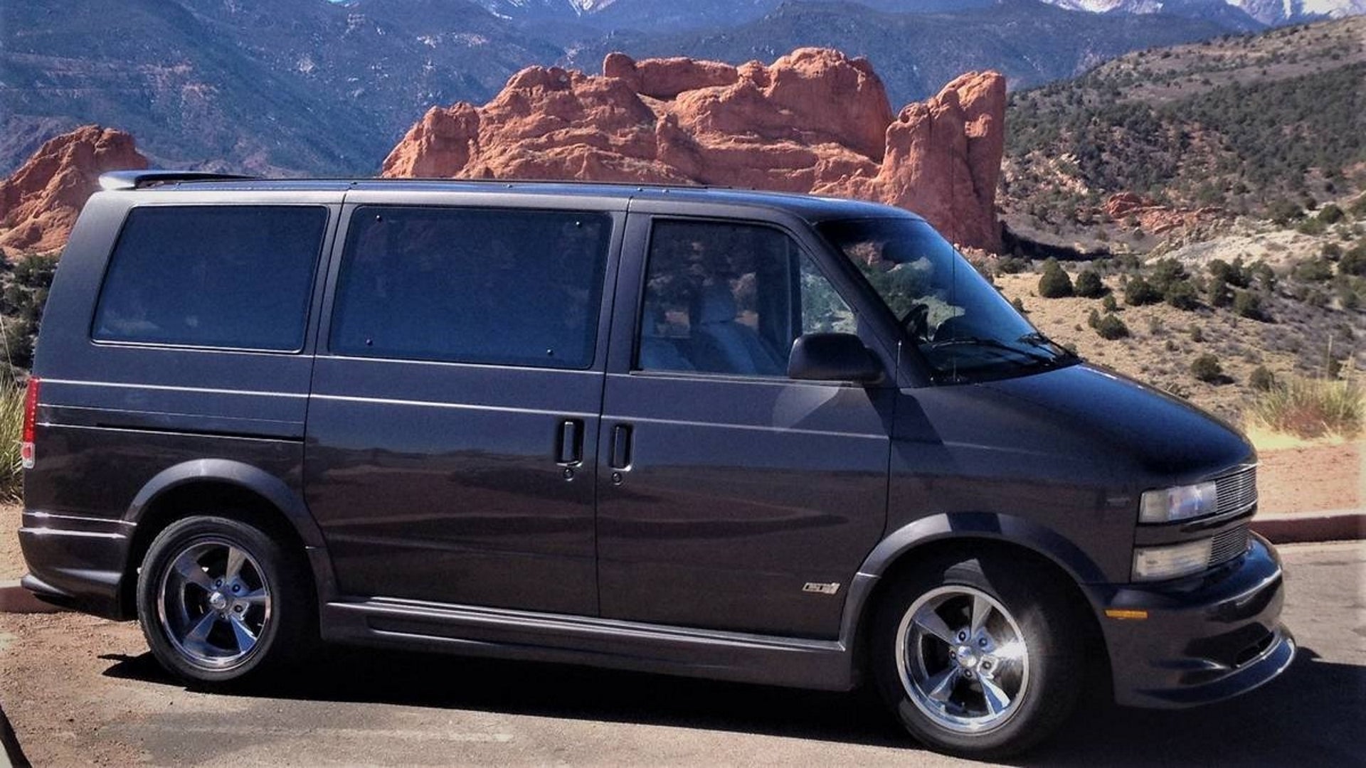 There's a V-8-Powered Chevy Astro For Sale in Colorado for Less Than $10  Grand