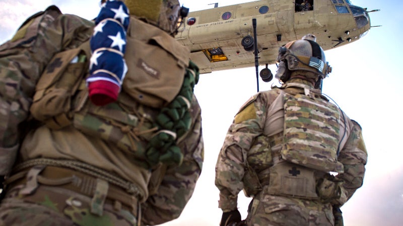 USAF Pararescuemen Fawn Over The Army&#8217;s Chinook Helicopters In This Video From Afghanistan