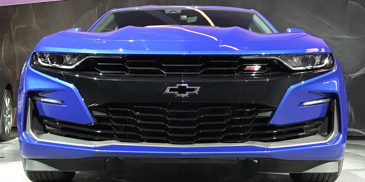 2019 Chevrolet Camaro Revealed, Packing a Few New Goodies and a Fancy New Face