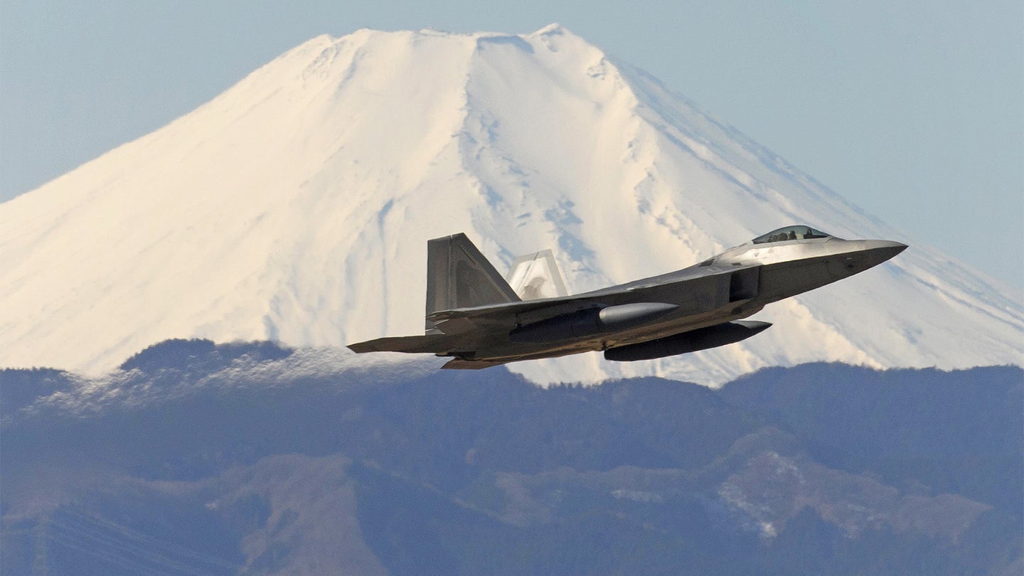 Lockheed Should Restart the Raptor Line If Japan Wants An F-22-F-35 Hybrid