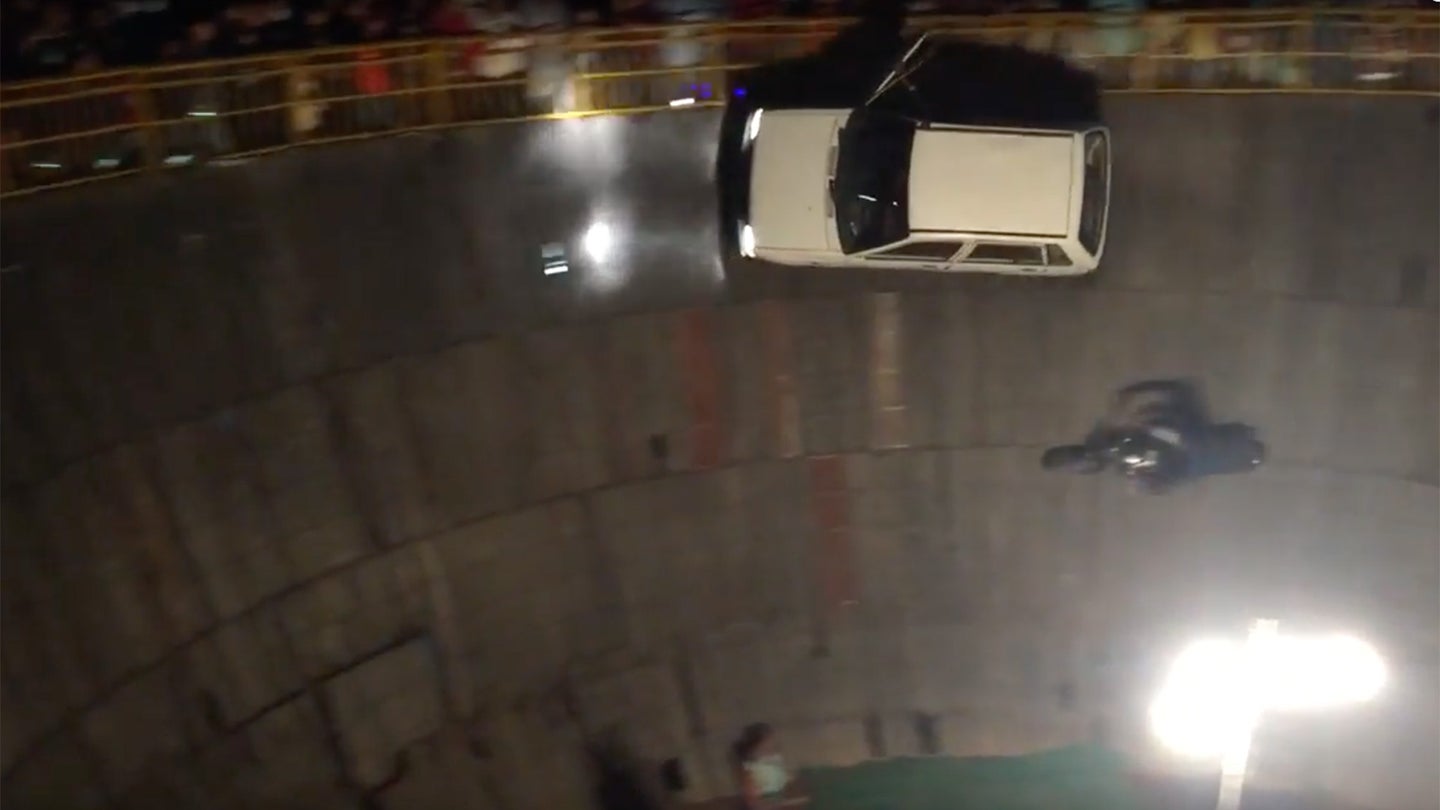 Watching This Tiny Suzuki Lap a Wall of Death in India Is Fairly Mind-Blowing