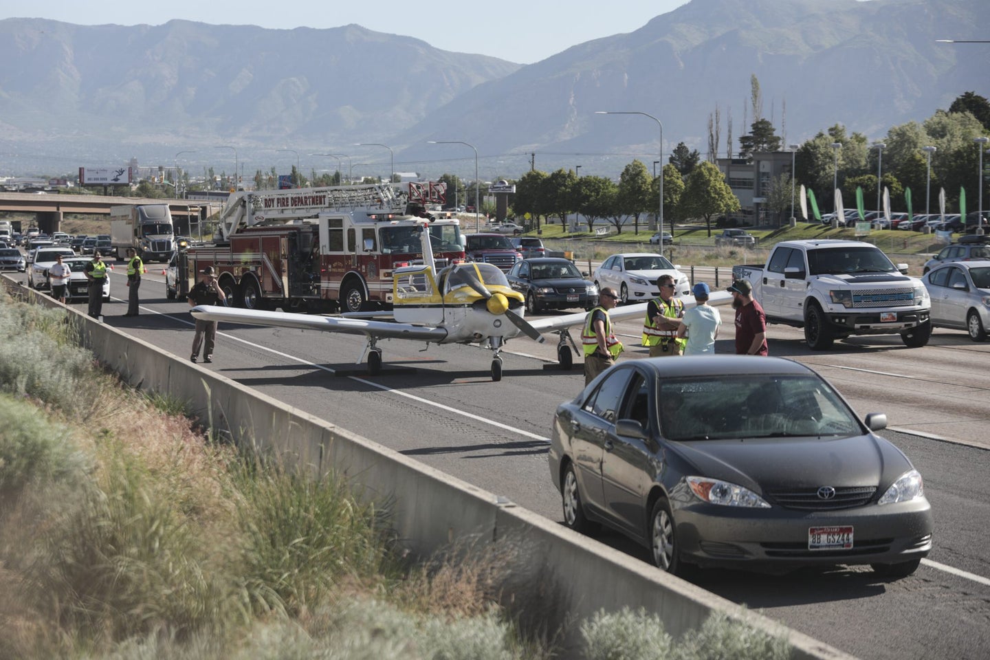 Utah: Plane Hits Car While Making Emergency Landing on Freeway